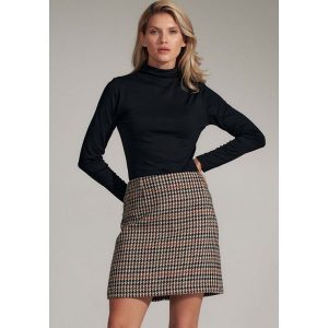 Casualowa Bluzka z Golfem - Czarna. Czarne bluzki Figl, bez wzorów, z elastanu. Za 179,00 zł.