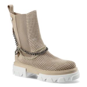 Botki damskie Carinii, perforowane naturalna skóra zamszowa z wysoką cholewką z gumowymi ściągaczami i zdobnymi łańcuchami całość na płaskiej podeszw. Brązowe botki Carinii, z aplikacjami, z gumy, przed kolano, bez obcasa, na płaskiej podeszwie, bez zapięcia. Za 295,00 zł.