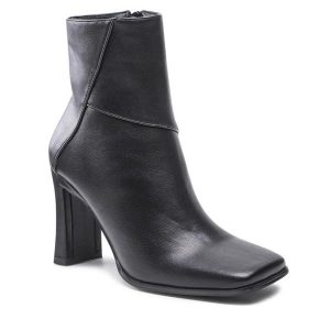 Botki Jenny Fairy. Czarne botki Jenny Fairy, bez wzorów, bez obcasa, na słupku, bez zapięcia. Za 199,99 zł.