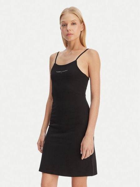 Tommy Jeans Sukienka codzienna Linear DW0DW22338 Czarny Slim Fit. Czarne kombinezony Tommy Jeans, na co dzień, xl, bez wzorów, z jeansu, bez kołnierzyka, bez ramiączek, proste. Za 289,99 zł.