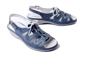 SUAVE 711040-05 blau, sandały damskie. Niebieskie sandały Suave, bez wzorów, bez obcasa, na koturnie, bez zapięcia. Za 394,90 zł.