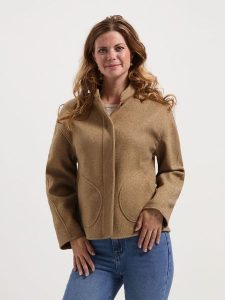 TRAVELIN' Kurtka przejściowa w kolorze beżowym rozmiar: M. Brązowe kurtki Travelin', m, bez wzorów, bez kaptura. Za 326,99 zł.