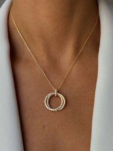 Les Favorites Pozłacany naszyjnik z zawieszką - dł. 40 cm rozmiar: onesize. Żółte naszyjniki Les Favorites, z cyrkonią, pozłacane. Za 208,99 zł.