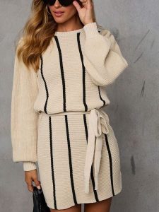 Milan Kiss Sukienka w kolorze beżowym rozmiar: XL. Brązowe sukienki Milan Kiss, na co dzień, xl, bez wzorów, prążkowane, bez kołnierzyka, bez ramiączek, mini, proste. Za 208,83 zł.