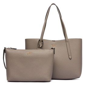 Torebka Guess. Brązowe torebki klasyczne Guess, z aplikacjami, bez dodatków. Za 639,99 zł.