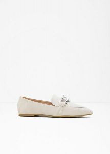 Loafersy z łańcuszkiem. Brązowe balerinki bonprix, bez wzorów, bez obcasa, bez zapięcia. Za 87,99 zł.