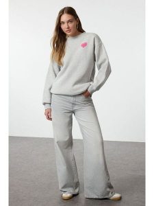 Trendyol Bluza w kolorze szarym rozmiar: L. Szare bluzy Trendyol, l, bez wzorów, bez kaptura. Za 65,99 zł.