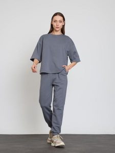 BGN Koszulka w kolorze szarym rozmiar: 34. Szare bluzki BGN, bez wzorów, z bawełny, bez kołnierzyka, bez ramiączek. Za 65,99 zł.