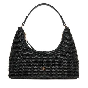 Torebka Calvin Klein. Czarne torebki klasyczne Calvin Klein, bez wzorów, bez dodatków. Za 449,99 zł.