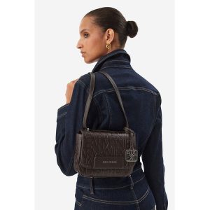 Torebka Armani Exchange. Brązowe listonoszki Armani Exchange, bez wzorów, bez dodatków. Za 489,99 zł.