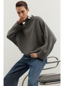 Trendyol Sweter w kolorze antracytowym rozmiar: S. Czarne swetry oversize Trendyol, s, bez wzorów, bez ramiączek. Za 74,63 zł.