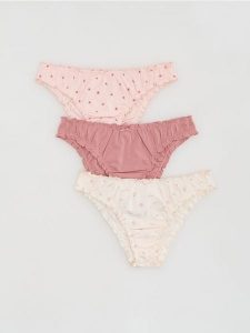 Bawełniane majtki figi 3 pack - brudny róż. Czerwone figi Reserved, bez wzorów, z bawełny. Za 59,99 zł.