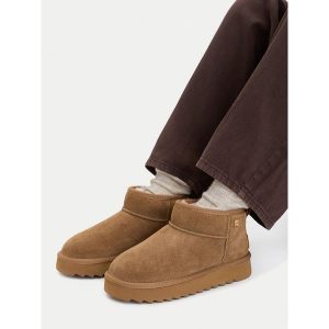 Śniegowce Nine West. Brązowe buty zimowe Nine West, bez obcasa, bez zapięcia. Za 259,99 zł.