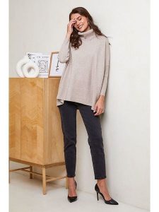 Soft Cashmere Golf w kolorze szarobrązowym rozmiar: 38/40. Brązowe swetry oversize Soft Cashmere, bez wzorów, z kaszmiru, bez ramiączek. Za 104,99 zł.