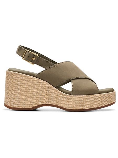 Clarks Skórzane sandały "Manon Wish" w kolorze khaki na koturnie rozmiar: 41. Brązowe sandały Clarks, bez wzorów, z nubiku, z otwartym noskiem, bez obcasa, na koturnie, bez zapięcia. Za 175,67 zł.