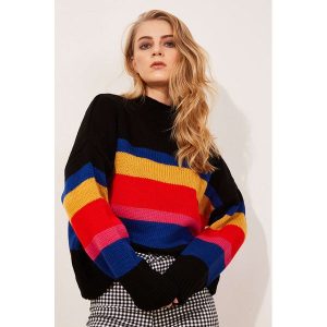 Sweter w kolorze czarnym ze wzorem. Swetry oversize marki Lafaba. W wyprzedaży za 114,95 zł.