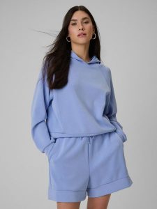 4F Bluza dresowa regular z kapturem damska - granatowa XS. Niebieskie bluzy 4f, uniwersalny, bez wzorów, z dresówki, z kapturem. Za 199,99 zł.