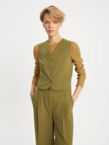 BGN Kamizelka w kolorze khaki rozmiar: 40. Brązowe kamizelki BGN, bez wzorów, bez kołnierzyka, bez ramiączek, bez kaptura. Za 100,99 zł.