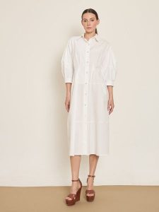 BGN Sukienka w kolorze białym rozmiar: 36. Białe sukienki BGN, na imprezę, bez wzorów, bez kołnierzyka, bez ramiączek, midi. Za 143,99 zł.