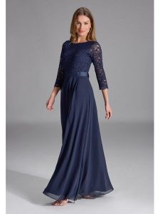 SWING Sukienka w kolorze granatowym rozmiar: 44. Niebieskie sukienki Swing, bez wzorów, z koronki, bez kołnierzyka, bez ramiączek, maxi. Za 343,95 zł.