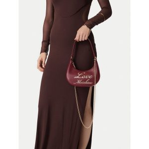 Torebka LOVE MOSCHINO. Czerwone torebki klasyczne LOVE MOSCHINO, bez wzorów, bez dodatków. Za 657,99 zł.