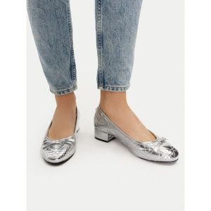 Czółenka Steve Madden. Szare czółenka Steve Madden, bez wzorów, bez obcasa, bez zapięcia. Za 241,99 zł.