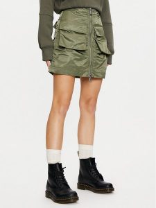 Alpha Industries Spódnica mini 148066 Zielony Regular Fit. Zielone spódnice Alpha Industries, m, bez wzorów, z syntetyku, mini. Za 239,99 zł.