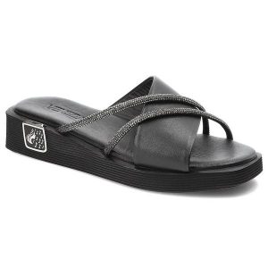 Czarne Klapki Venezia Modne Buty Damskie. Czarne klapki Venezia, bez wzorów, ze skóry, bez obcasa, na obcasie. Za 219,00 zł.