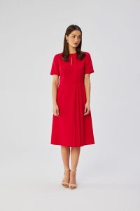 Czerwona Midi Sukienka z Ozdobnymi Zakładkami. Czerwone sukienki MOE, l, bez wzorów, z elastanu, bez kołnierzyka, bez ramiączek, midi, rozkloszowane. Za 326,90 zł.