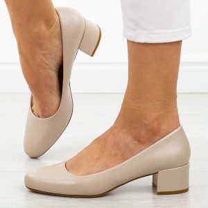 Cieliste czółenka damskie na obcasie Sergio Leone Pb291. Białe czółenka Sergio Leone, bez wzorów, ze skóry, z okrągłym noskiem, bez obcasa, na obcasie, bez zapięcia. Za 169,00 zł.