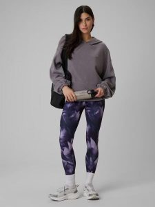Legginsy fitness dzianinowe damskie. Fioletowe legginsy 4f, bez wzorów, z dzianiny, z podwyższonym stanem, długie. Za 139,99 zł.