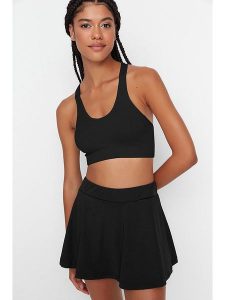 Trendyol Szorty w kolorze czarnym rozmiar: onesize. Czarne szorty Trendyol, bez wzorów, z podwyższonym stanem. Za 47,82 zł.