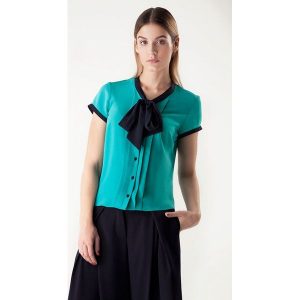 Bluzka w kolorze miętowym. Bluzki marki Far Far Fashion. W wyprzedaży za 79,95 zł.