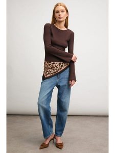 Blue Fire Dżinsy "Kaia" - Curved fit - w kolorze niebieskim rozmiar: W30/L27. Niebieskie jeansy Blue Fire, z aplikacjami, ze skóry. Za 212,95 zł.
