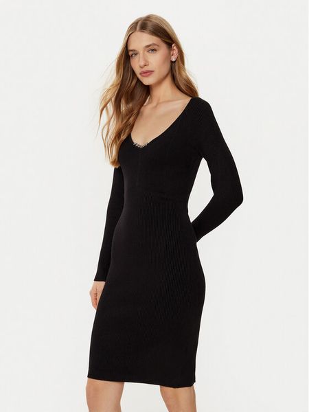 Guess Sukienka dzianinowa W5RK07 Z2YJ2 Czarny Regular Fit. Czarne kombinezony Guess, xl, z aplikacjami, z dzianiny, bez kołnierzyka, bez ramiączek. Za 380,99 zł.