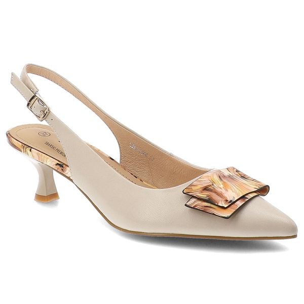 Czółenka damskie S.Barski, slingback ze skóry naturalnej z ozdobną aplikacją dekoracyjnym obcasem i regulowanym paskiem, beżowe, LZ61-2006. Brązowe czółenka S.BARSKI, z aplikacjami, ze skóry, bez obcasa, bez zapięcia. Za 233,90 zł.