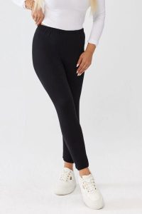 Klasyczne wygodne czarne legginsy OVERSIZE PLUS SIZE XXL JESIEŃ. Czarne legginsy Moda Size Plus Iwanek, bez wzorów, z bawełny, krótkie. Za 79,90 zł.