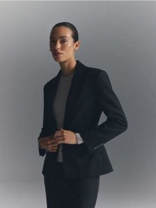 Marynarka slim fit z wełną - czarny. Czarne marynarki i żakiety Reserved, l, bez wzorów, z tkaniny. Za 399,99 zł.