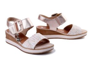 RIEKER REMONTE D6453-31 pink, sandały damskie. Czerwone sandały Rieker Remonte, bez wzorów, bez obcasa, na koturnie, bez zapięcia. Za 271,92 zł.