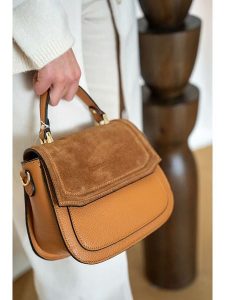 Christian Laurier Skórzana torebka "Lali" w kolorze karmelowym - 23 x 20 x 11 cm rozmiar: onesize. Brązowe torebki klasyczne Christian Laurier, bez wzorów, z materiału, przez ramię, bez dodatków. Za 304,56 zł.