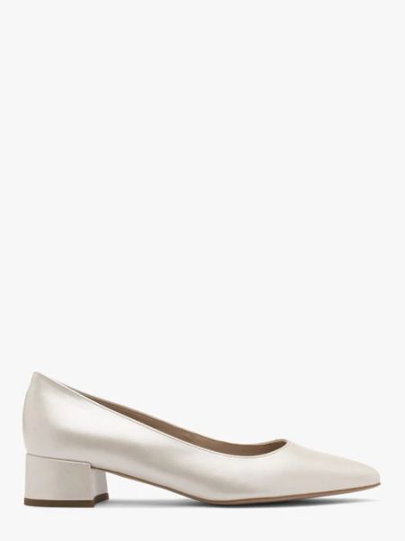 Perłowe czółenka na niskim obcasie. Białe czółenka Ryłko, bez wzorów, ze skóry, bez obcasa, na obcasie, bez zapięcia. W wyprzedaży za 314,99 zł.