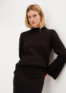 Sweter z cienkiej dzianiny w strukturalny wzór. Czarne swetry klasyczne bonprix, z dzianiny, bez kołnierzyka. Za 109,99 zł.