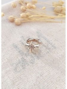 Atelier MIU Nausznica z cyrkoniami rozmiar: onesize. Szare kolczyki Atelier MIU, z cyrkonią, z mosiądzu. Za 30,99 zł.