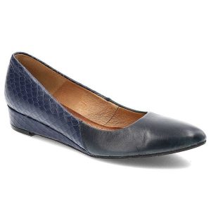 Granatowe Czółenka Maciejka Eleganckie Skórzane Buty. Niebieskie czółenka Maciejka, bez wzorów, ze skóry, bez obcasa, na koturnie, bez zapięcia. Za 189,00 zł.
