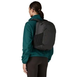 Plecak miejski Atom Day Pack 24L. Czarne plecaki Patagonia. Za 439,99 zł.