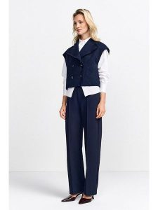 Rich & Royal Kamizelka w kolorze granatowym rozmiar: 42. Niebieskie kamizelki Rich & Royal, bez wzorów, bez kołnierzyka, bez ramiączek, bez kaptura. Za 287,16 zł.