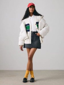 Levi's Spódnica dżinsowa w kolorze czarnym rozmiar: W25. Czarne spódnice Levi's®, na co dzień, s, z aplikacjami, z bawełny, klasyczne, mini. Za 135,17 zł.