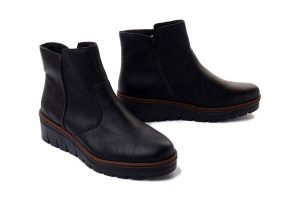 RIEKER X9165-00 black, botki damskie. Czarne botki Rieker, na zimę, bez wzorów, bez obcasa, na koturnie, bez zapięcia. Za 329,90 zł.