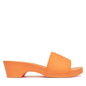 Klapki Guess. Brązowe klapki Guess, z aplikacjami, bez obcasa. Za 179,99 zł.
