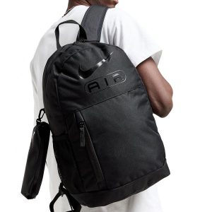 Plecak sportowy szkolny Nike HF6997-010 z piórnikiem. Czarne plecaki Nike. W wyprzedaży za 149,00 zł.